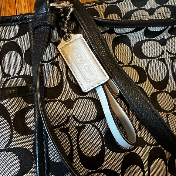 Coach purse - Picture 5 of 8